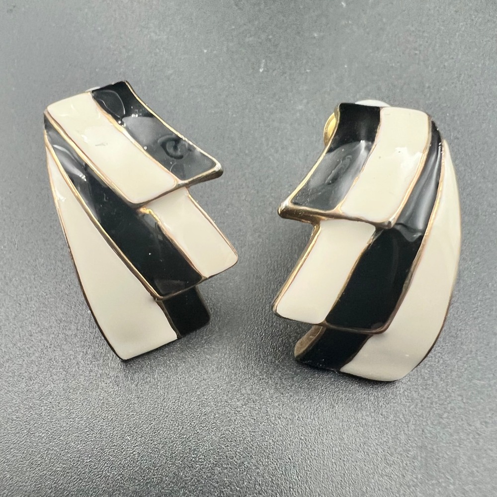 KOKO Vintage Black White Enamel Gold Tone Geometric Clip On Earrings Small Retro